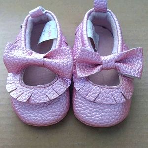 EUC Ava Olivia pink Baby Moccasins Size 0-6 months Pocahontas shoes